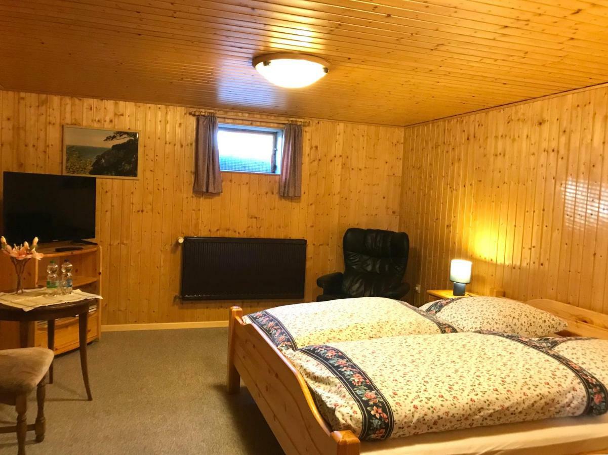 Schoenes Kellerzimmer Mit Bad Leilighet Mittelangeln Eksteriør bilde